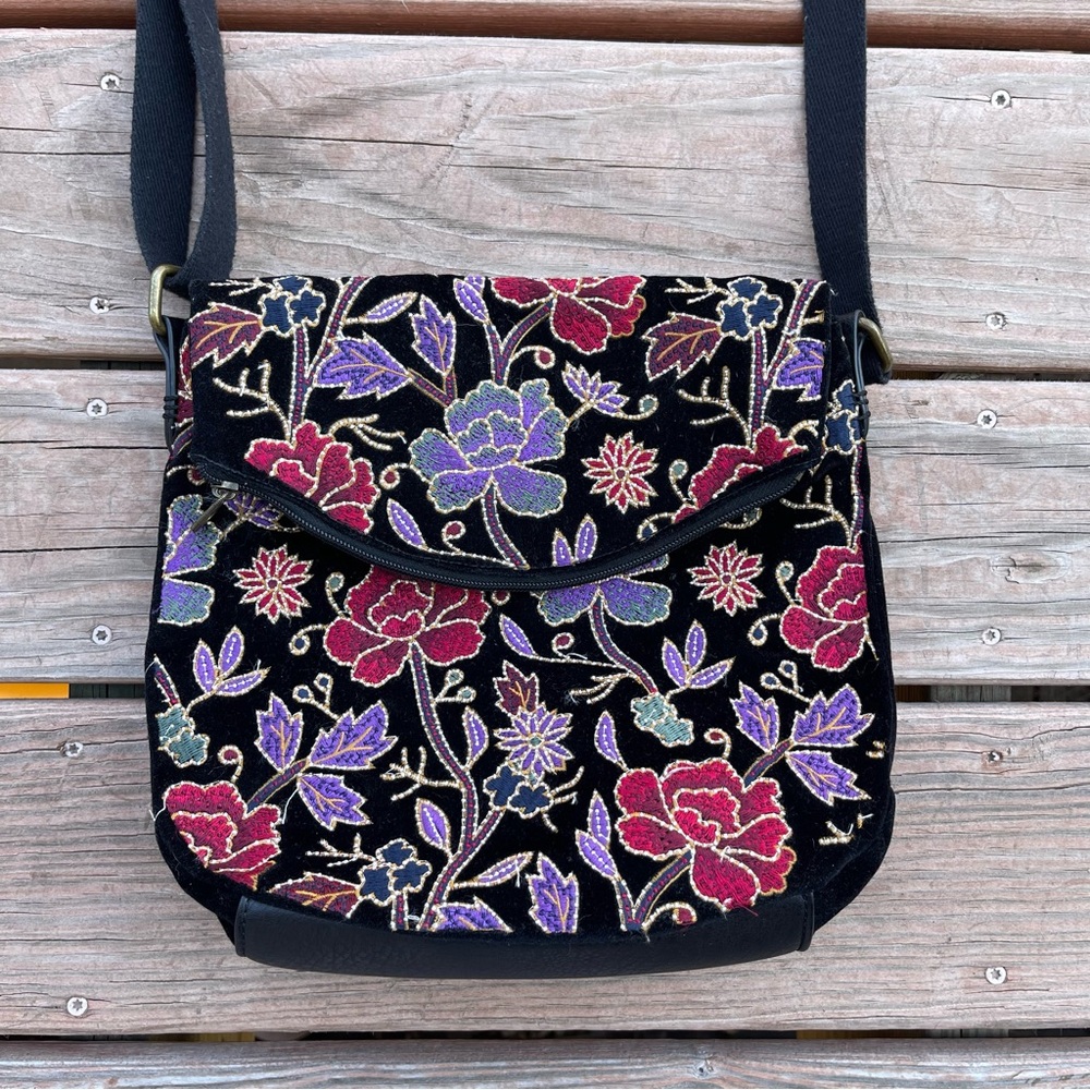 Sakroots Women’s Crossbody Bag Floral Embroidered Black Boho Hippie - Picture 3 of 14